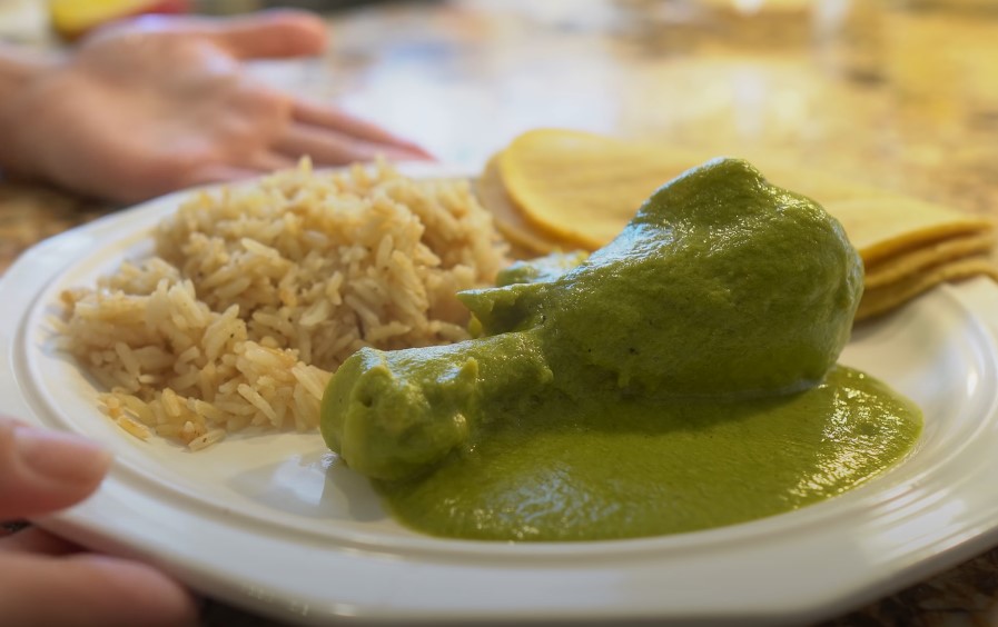 Zacatecas-Style Green Mole Chicken Recipe 